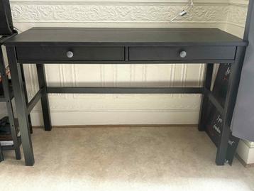 Ikea-bureau beschikbaar voor biedingen