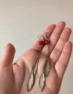 Lange zilvere oorbellen met rode roosjes, Ophalen, Hangers, Zo goed als nieuw, Rood