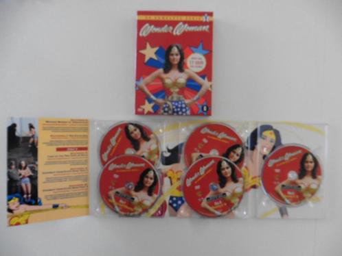 Wonder Woman (1974) dvd Boxset (5 dvd's)+T-shirt Superman, CD & DVD, DVD | TV & Séries télévisées, Comme neuf, Action et Aventure