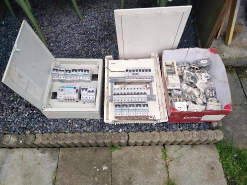 Coffrets - Prises - Disjoncteurs - Différentiels, Doe-het-zelf en Bouw, Elektriciteit en Kabels, Gebruikt, Ophalen