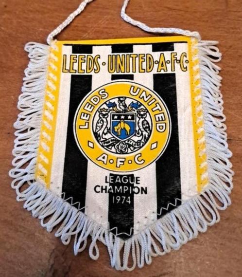 Leeds United football club 1974 vintage vaandel voetbal, Verzamelen, Sportartikelen en Voetbal, Zo goed als nieuw, Vaantje of Sjaal