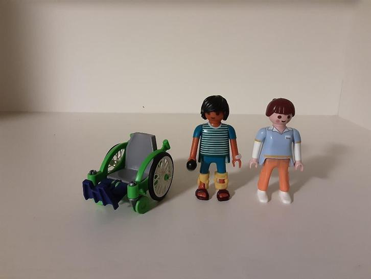Patient PlayMobil avec physiothérapeute et fauteuil roulant, Enfants & Bébés, Jouets | Playmobil, Comme neuf, Ensemble complet