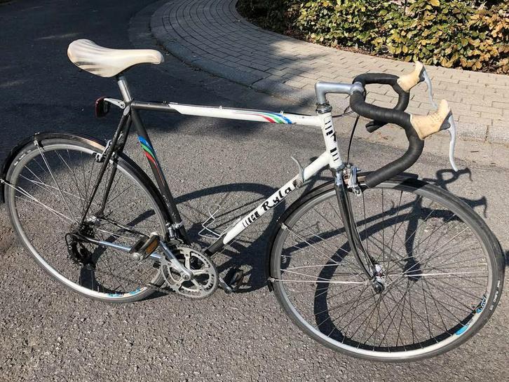 Retro koersfiets met spatborden, Vélos & Vélomoteurs, Vélos | Vélos de course, Enlèvement ou Envoi