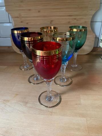 Lot de verres anciens colorés  beschikbaar voor biedingen