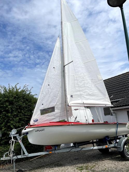 Voilier 420 avec remorque routière en parfait état, Sports nautiques & Bateaux, Voiliers ouverts, Comme neuf, Autres types, 3 à 6 mètres