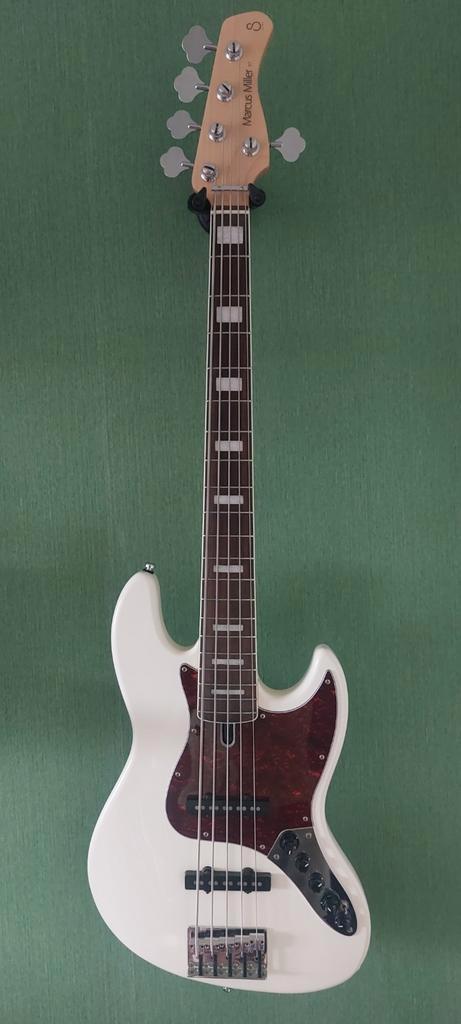 Marcus Miller V7 5 snaren, Muziek en Instrumenten, Snaarinstrumenten | Gitaren | Bas, Zo goed als nieuw, Elektrisch, 5-snarig