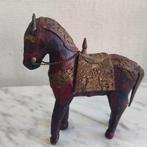 Houten paardje met versiering van messing, koper, Antiek en Kunst, Ophalen of Verzenden
