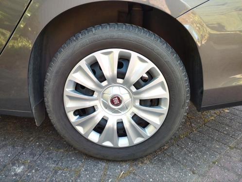velgen met all season banden en wieldeksels Fiat Tipo 356, Auto-onderdelen, Banden en Velgen, Band(en), All Season, 16 inch, 205 mm
