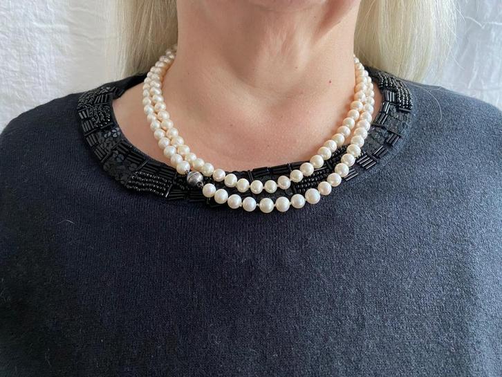 Long collier noué de perles d'eau douce - longueur 110 cm, Bijoux, Sacs & Beauté, Colliers, Comme neuf, Autres matériaux, Blanc