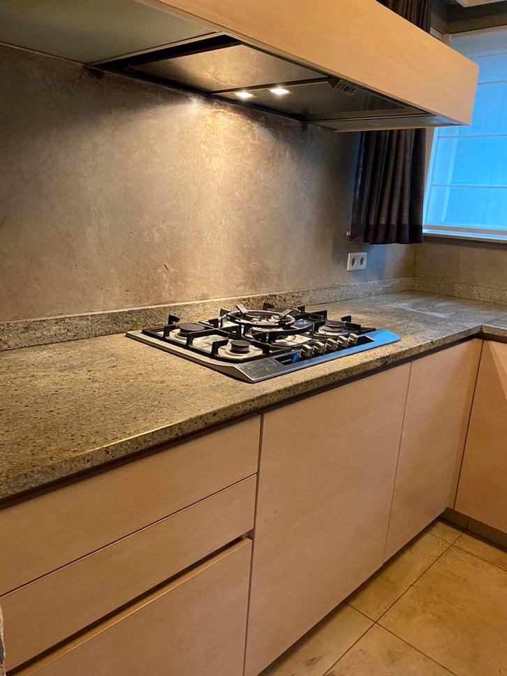 Nette L-vormige keuken met wandkast, Huis en Inrichting, Keuken | Complete keukens, Zo goed als nieuw, Ophalen