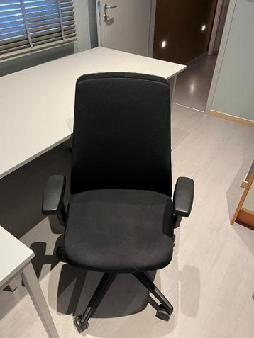 ergonomische bureaustoel beschikbaar voor biedingen