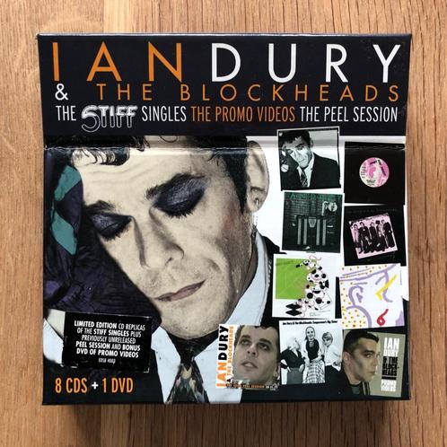 IAN DURY & BLOCKHEADS - The Stiff single's boxset (8CD&1DVD), Cd's en Dvd's, Cd's | Rock, Zo goed als nieuw, Poprock, Ophalen of Verzenden