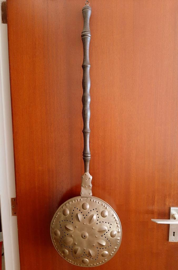 Antieke wastafel van koper en messing - Antieke beddenpan, Antiek en Kunst, Antiek | Zilver en Goud, Ophalen
