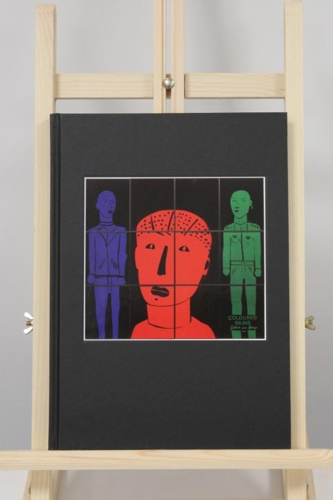 COLOURED SKINS - Nieuw, Boeken, Kunst en Cultuur | Beeldend, Nieuw, Ophalen of Verzenden