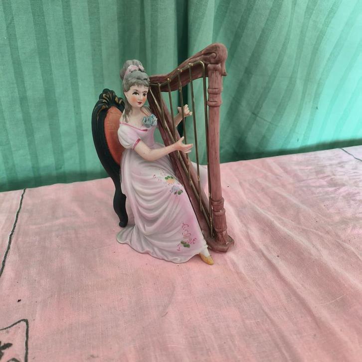 Beeldje "Vrouw met harp", Verzamelen, Beelden en Beeldjes, Gebruikt, Mens, Ophalen