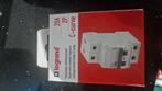 Disjoncteur bipolaire Legrand, Bricolage & Construction, Enlèvement, Neuf