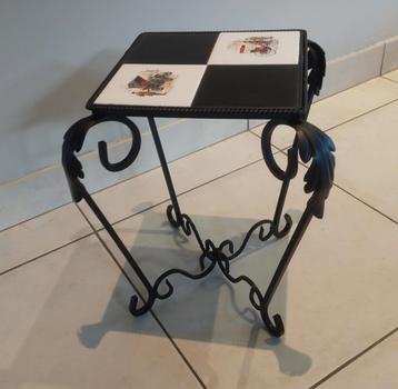Vintage smeedijzeren bijzettafeltje beschikbaar voor biedingen