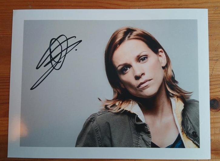 Gesigneerde foto van Veerle Baetens.  Warmste Week., Verzamelen, Muziek, Artiesten en Beroemdheden, Gesigneerd, Verzenden