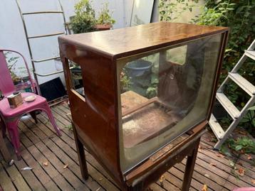 Mahoniehouten televisie uit 1960, met glas, MasterVoice beschikbaar voor biedingen