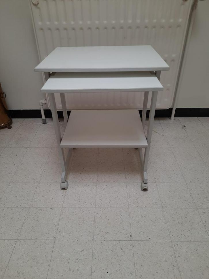 Compact wit computertafeltje op wieltjes, Computers en Software, Laptoptafels, Gebruikt, Ophalen