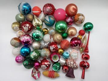 Grote partij vintage plastieken kerstballen (2) beschikbaar voor biedingen