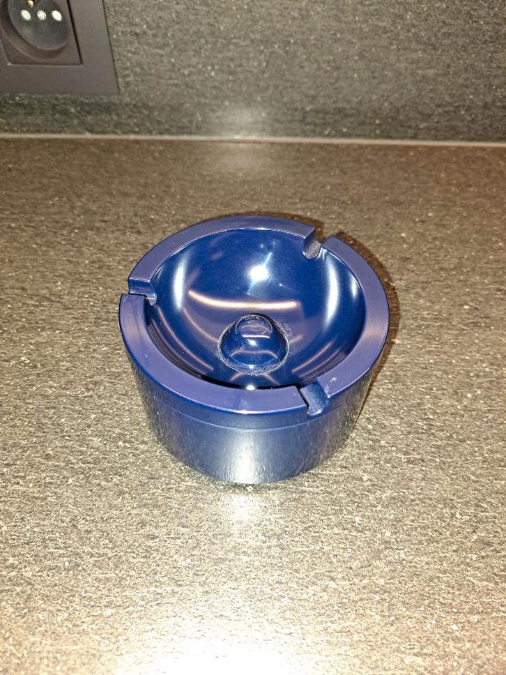 Nieuwe asbak voor buiten., Verzamelen, Rookartikelen, Aanstekers en Luciferdoosjes, Nieuw, Asbak, Ophalen of Verzenden