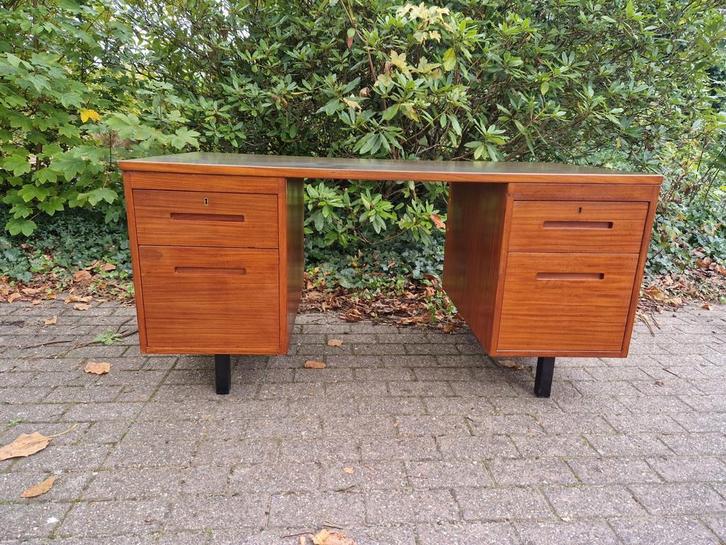 Vintage bureau desk, Huis en Inrichting, Bureaus, Zo goed als nieuw, Bureau, Ophalen