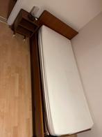 Slaapkamer met lattenbodem matras en nachtkast + grote kast, Ophalen, Gebruikt