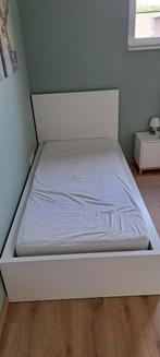 Eenpersoonsbed Ikea Malm 90 x 200 cm met 2 lades en lattenbo, Huis en Inrichting, Ophalen, Zo goed als nieuw, 200 cm