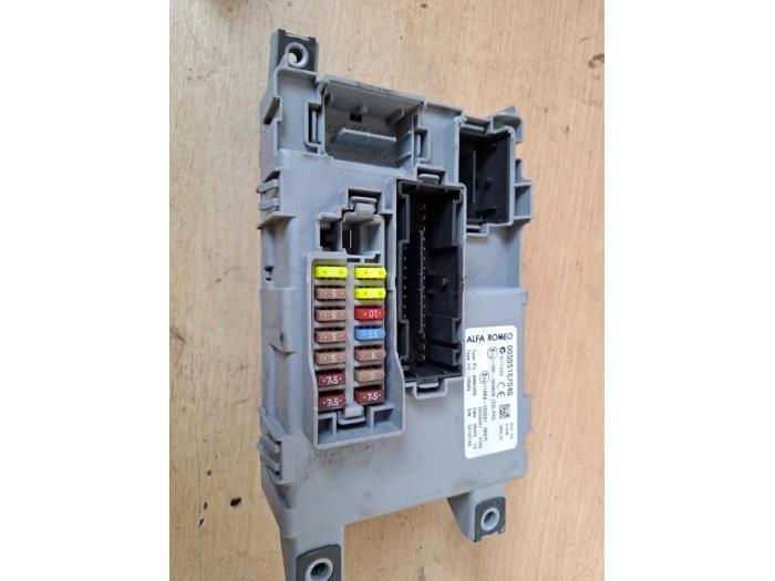 Zekeringkast van een Alfa Romeo Mito, Auto-onderdelen, Elektronica en Kabels, Alfa Romeo, Gebruikt, 3 maanden garantie, Ophalen of Verzenden