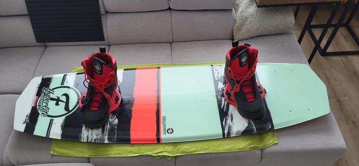 Wakeboard Hyperlite, Watersport en Boten, Wakeboarden, Zo goed als nieuw, Board, Ophalen