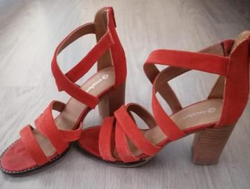 Koraalrode sandalen met hak, maat 38 beschikbaar voor biedingen