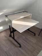 Witte computerttafel met zwart metalen onderstel op willen, Huis en Inrichting, Ophalen, Zo goed als nieuw