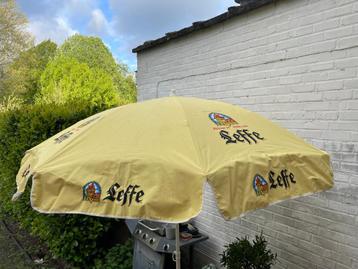 Parasol de la marque Leffe