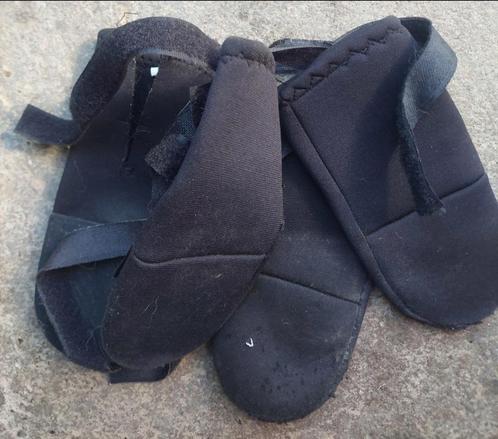 4 slippers, brede schoenen, hondenvakantie, warme vloer, vor, Dieren en Toebehoren, Hondenkleding, Gebruikt, Hondenschoenen, Ophalen of Verzenden