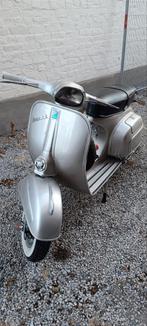 Vespa sprint 150cc, Fietsen en Brommers, Ophalen, Zo goed als nieuw