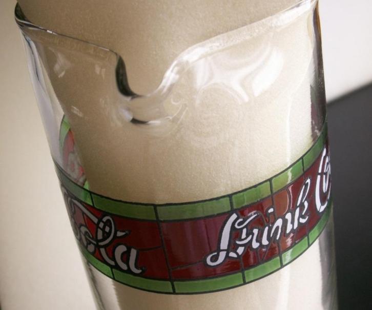 Glazen Coca Cola schenkkan groen / rode band glas en lood ef, Verzamelen, Glas en Drinkglazen, Nieuw, Ophalen of Verzenden