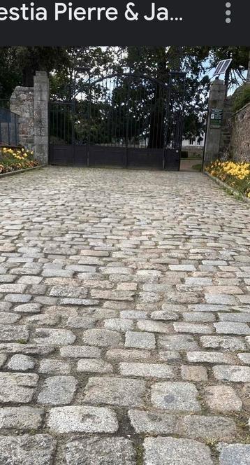 Recherche personne sachant placer des pavés de rue beschikbaar voor biedingen