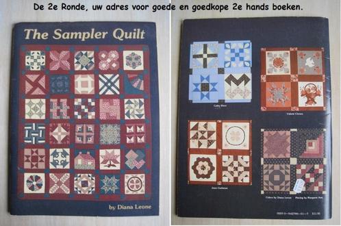 1033 - The Sampler Quilt - Diana Leone, Boeken, Taal | Engels, Zo goed als nieuw, Ophalen of Verzenden