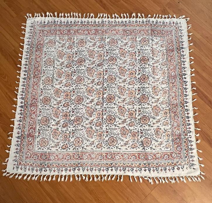 Vintage retro tafelkleed 115/107, Huis en Inrichting, Tafelkleden, Gebruikt, Ophalen of Verzenden