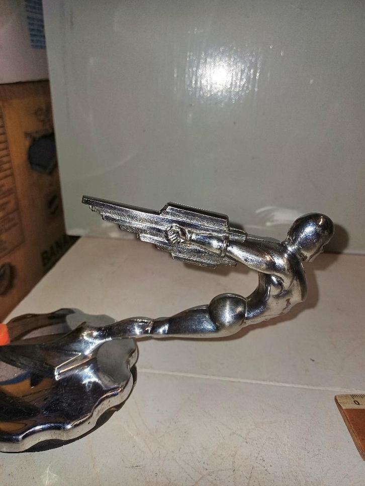 Oude Oltimer-radiatormascotte (stad), Verzamelen, Automerken, Motoren en Formule 1, Zo goed als nieuw, Auto's, Ophalen of Verzenden