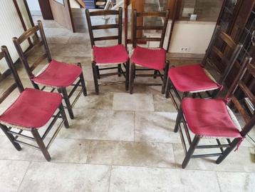 7 chaises en bois et osier beschikbaar voor biedingen