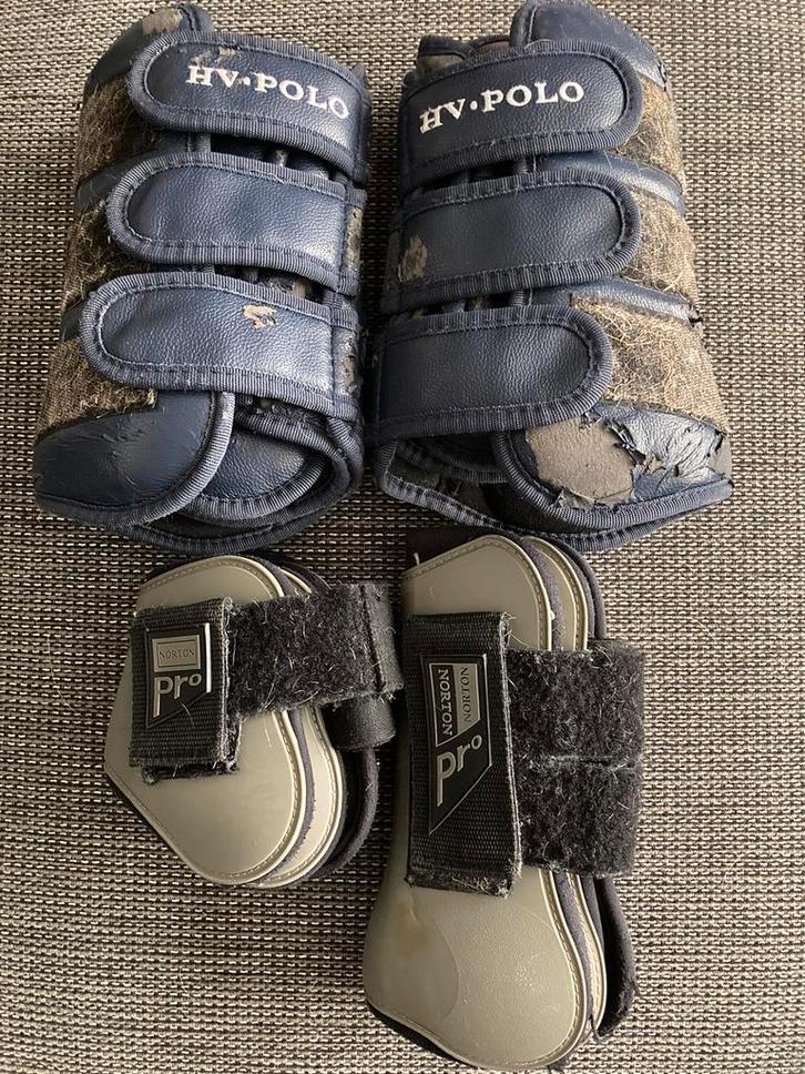 2 sets versleten beenbeschermers, Dieren en Toebehoren, Paarden en Pony's | Beschermers, Transport, Ophalen of Verzenden