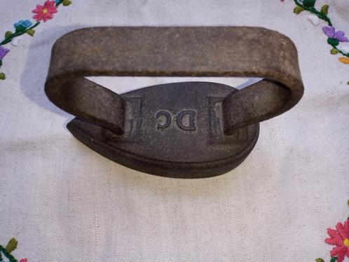 Antiek ijzeren strijkijzertje. 10cm  DC., Antiek en Kunst, Antiek | Gereedschap en Instrumenten, Ophalen