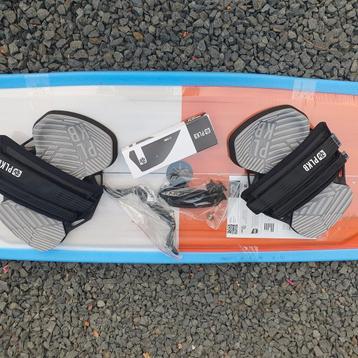 NIEUW kiteboard, kite 11m en bar PLKB beschikbaar voor biedingen