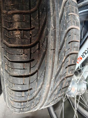 2x oude Pirelli P6000 205 60 15 7mm beschikbaar voor biedingen