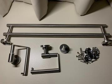 Badkamerset in RVS beschikbaar voor biedingen