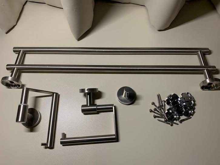 Badkamerset in RVS, Huis en Inrichting, Badkamer | Badtextiel en Accessoires, Zo goed als nieuw, Handdoek, Ophalen of Verzenden