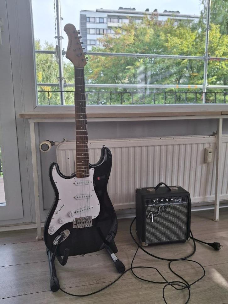 Electrische gitaar met versterker, Muziek en Instrumenten, Snaarinstrumenten | Gitaren | Elektrisch, Zo goed als nieuw, Solid body