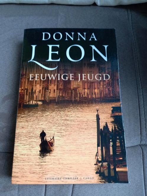 Donna Leon - Eeuwige jeugd, Boeken, Thrillers, Zo goed als nieuw, Amerika, Ophalen of Verzenden